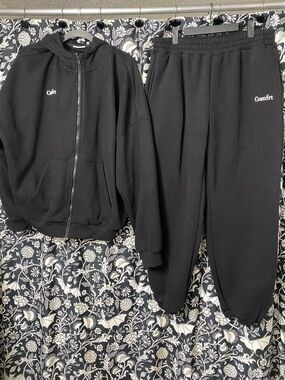 Comfrt Oversized Zip Up Black Hoodie and Jogger Set - Top L Pants XL
